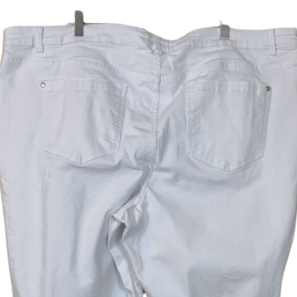 Eloquii Denim Women's High Rise White Raw Flare Crop Hem Jeans Size 26 Plus - Picture 4 of 7